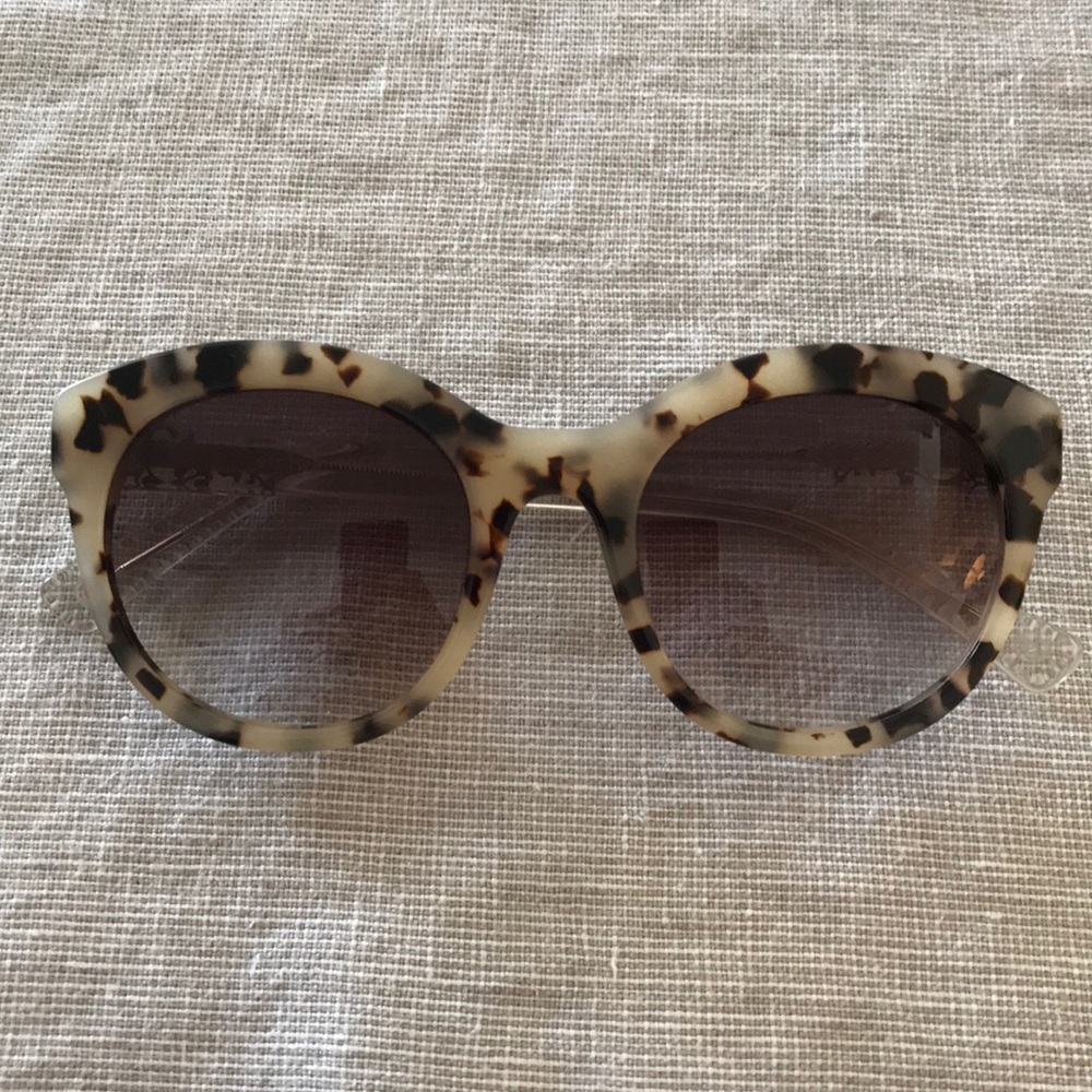 Ett twa Anthroplogie Sunglasses tortoise shell